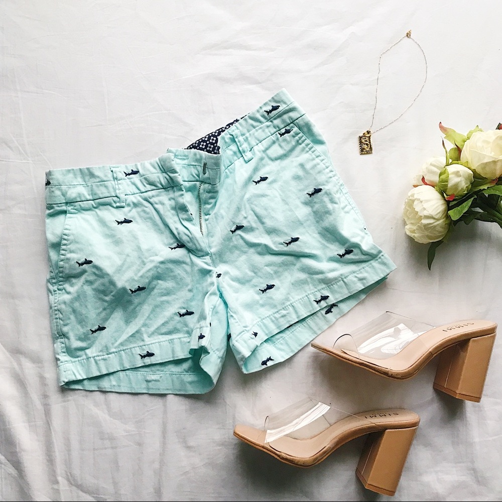 Mint shark print preppy short